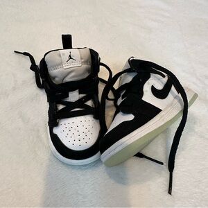 Kids Air Jordan 1 mid Glow in the Dark Panda size 4c